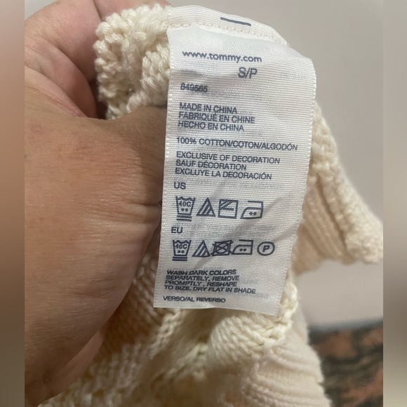 Tommy Hilfiger loose knitted long sweater. Size Small. Used just once. - Picture 4 of 9